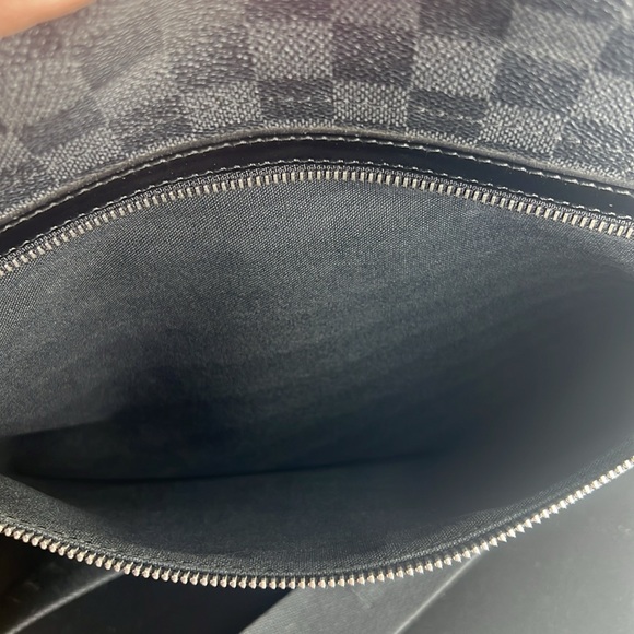 Louis Vuitton Damier graphite messenger bag - Picture 14 of 16